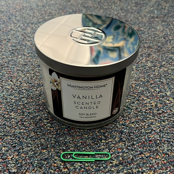 [DONATED] Huntington Home | Vanilla Scented Candle Soy Blend - Picture 4 of 4